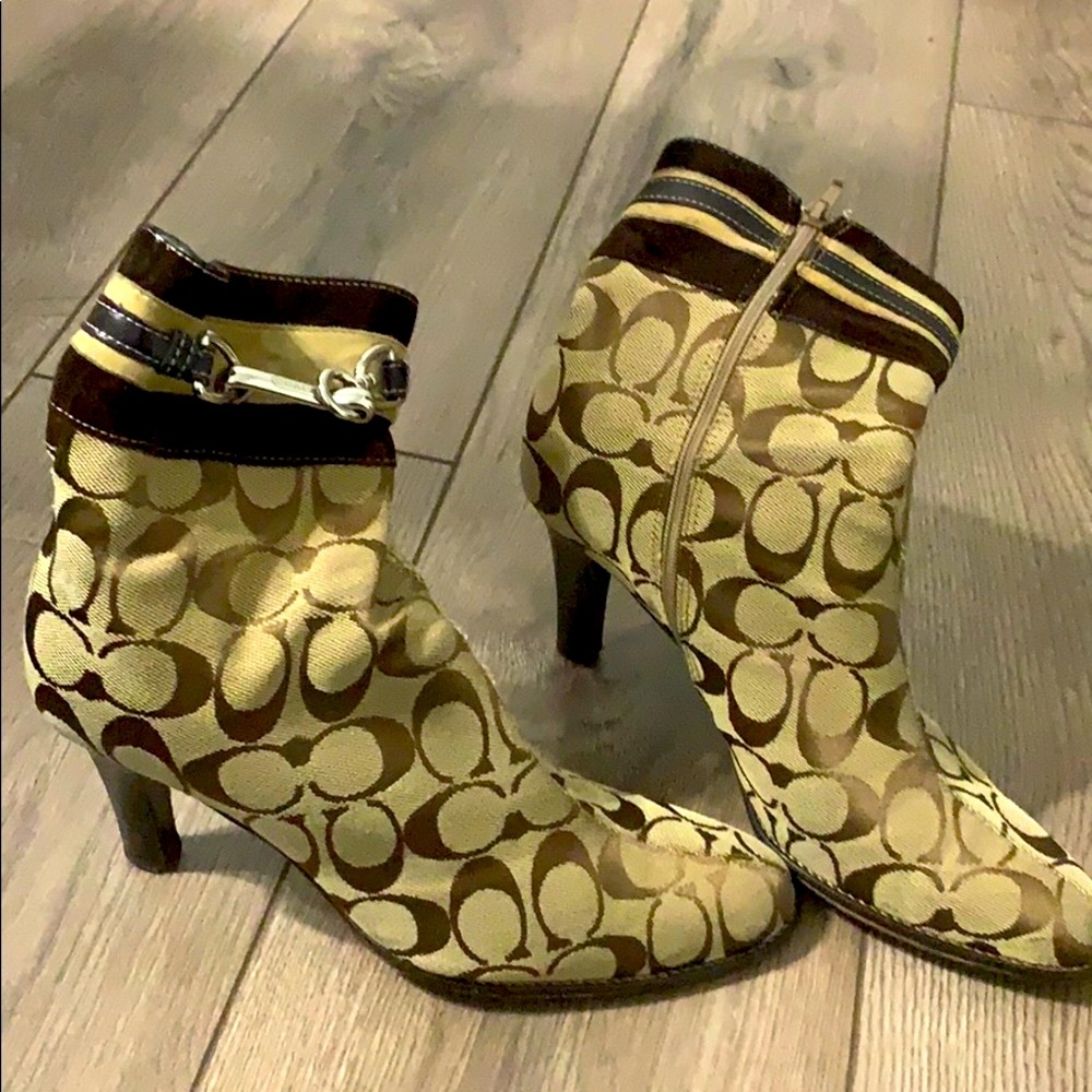 🌻Authentic Coach Boots - Picture 2 of 5